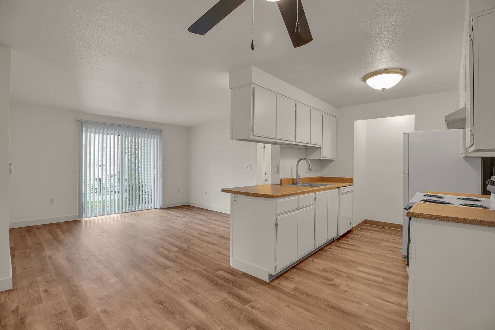 ALOHA Apartment: 2881 SW 182ND AVE.