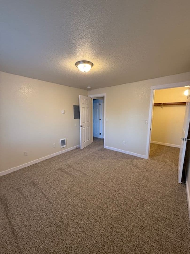 SALEM Apartment: 4665 CAMPBELL DR SE