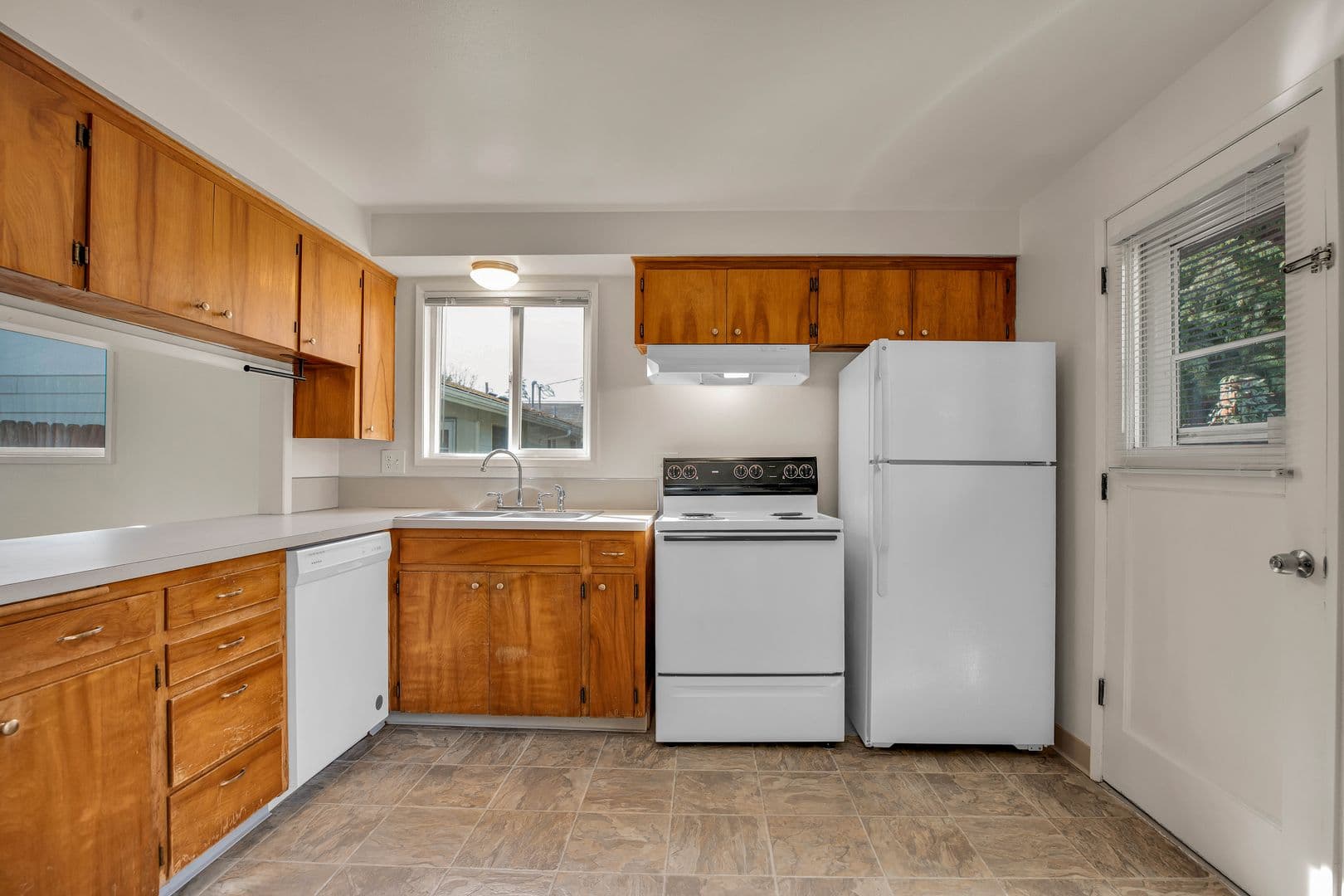 ALBANY Apartment: 1425-1525 TRACY COURT