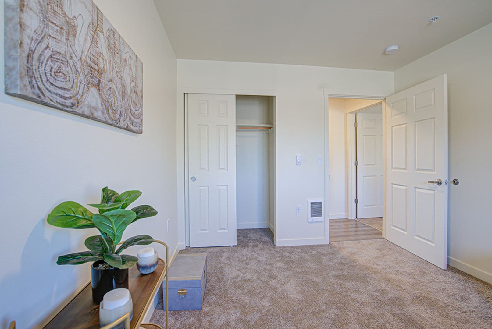 Junction City Apartment: 2282 W 10TH AVE