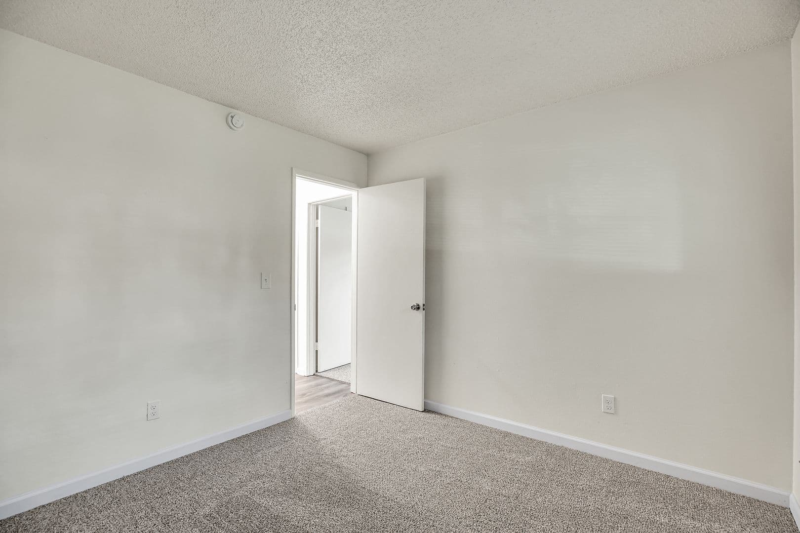 TIGARD Apartment: 9990 SW WALNUT STREET #1