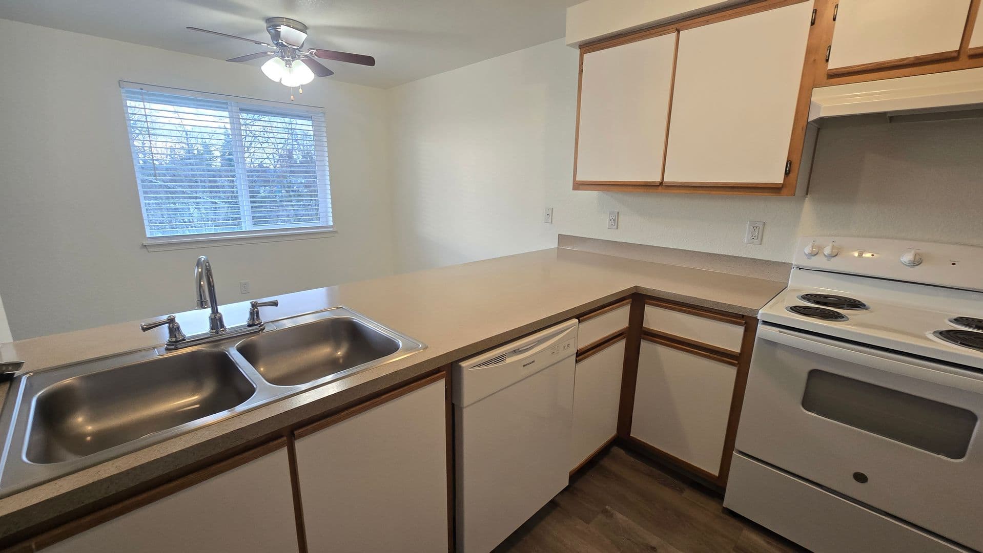 SALEM Apartment: 1304-1330 WALLACE RD. NW