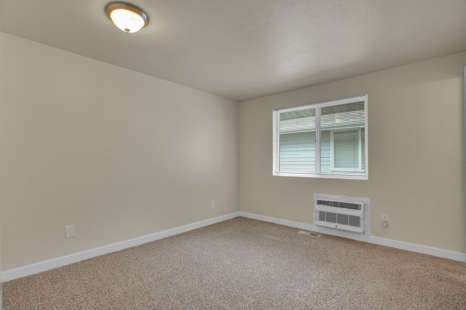 SALEM Townhome: 1194 BARNES ROAD, SE