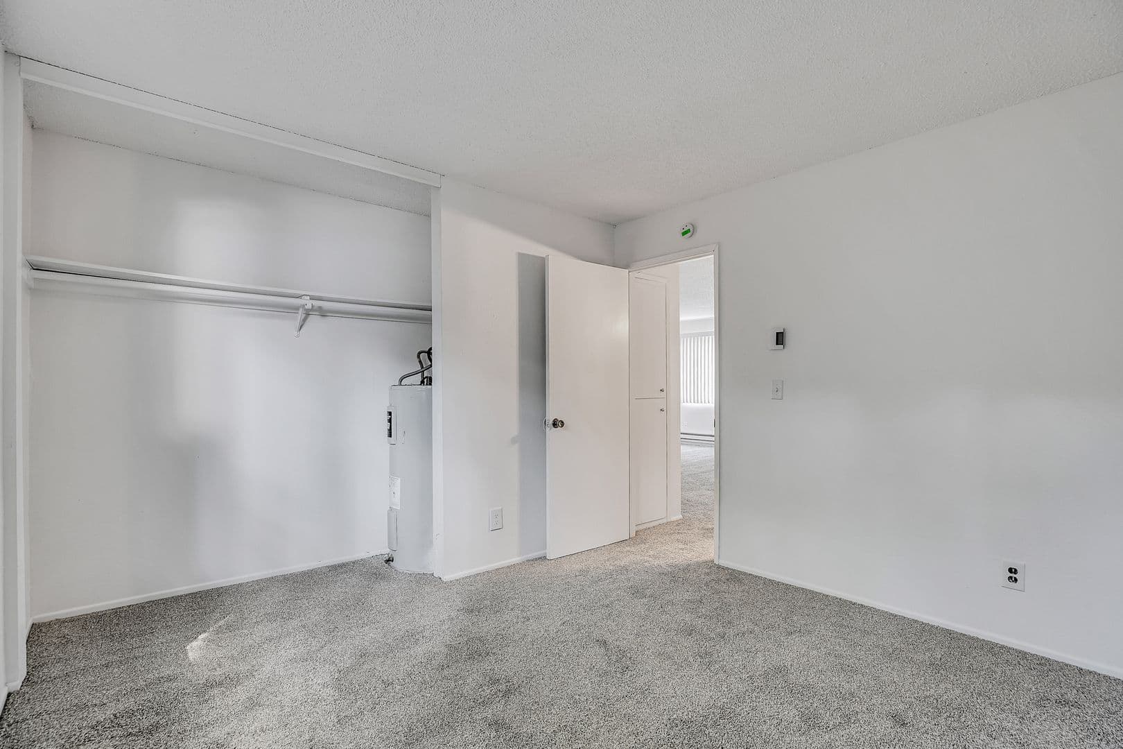BEAVERTON Apartment: 5920 SW ERICKSON AVENUE