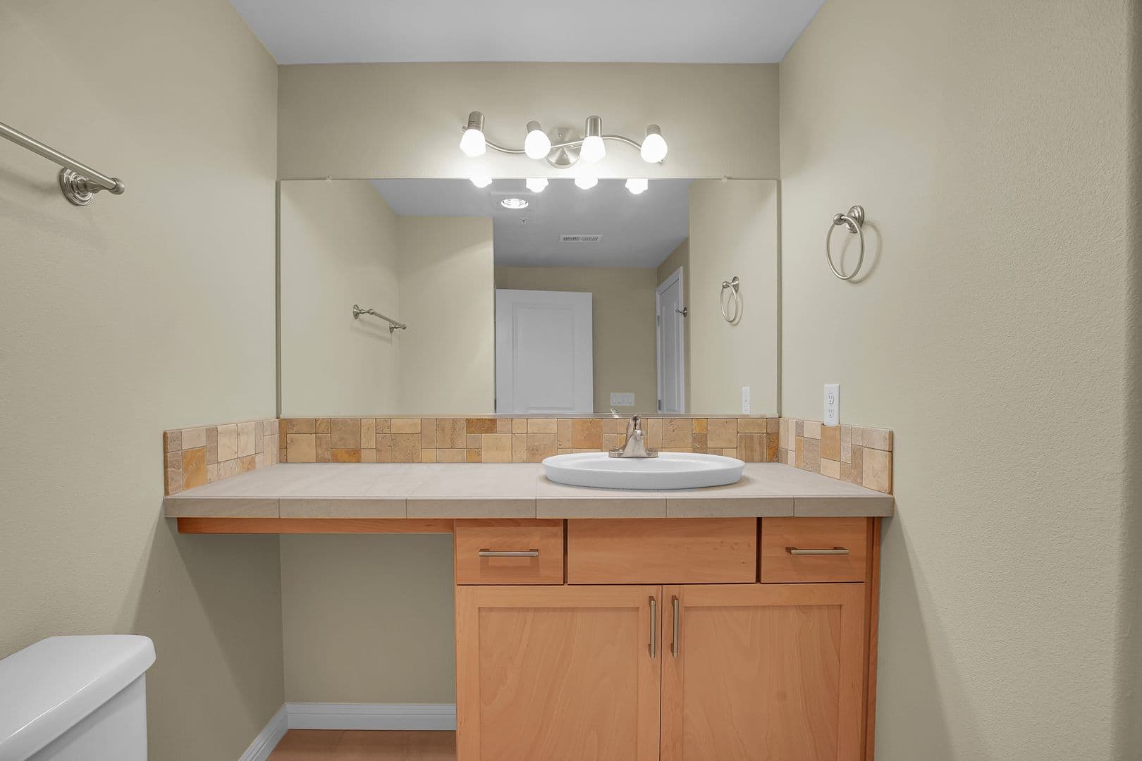 PORTLAND Apartment: 10038 SE DIVISION STREET