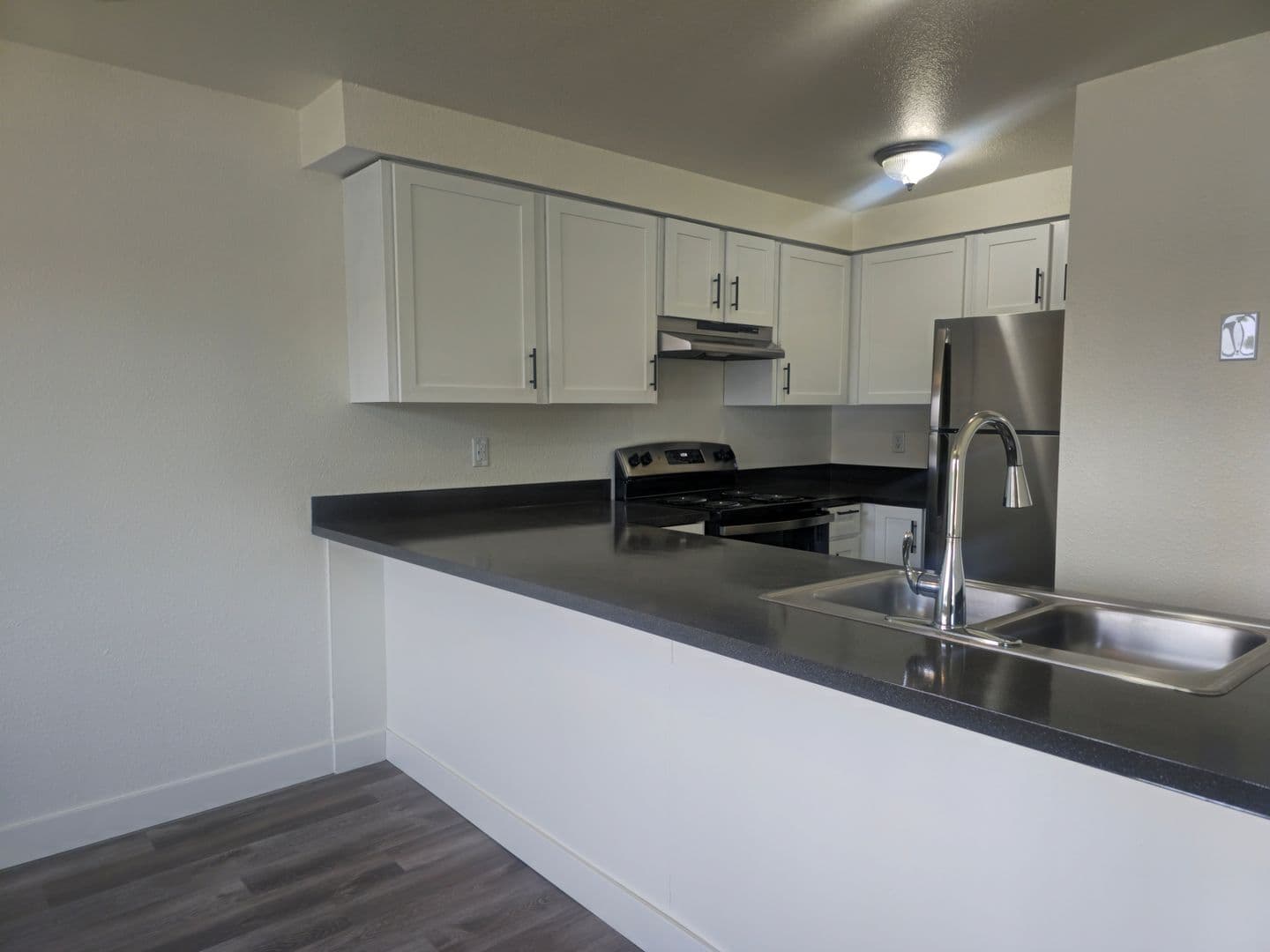 SALEM Apartment: 1304-1330 WALLACE RD. NW