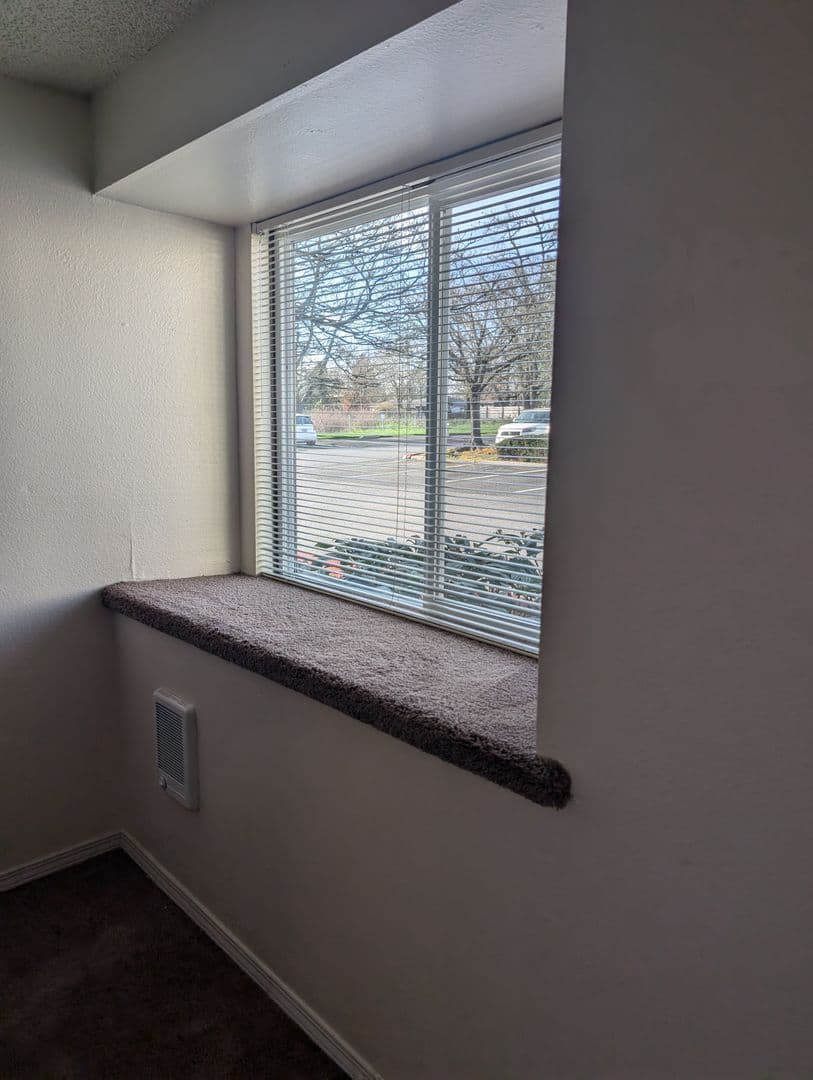 GRESHAM Apartment: 2800 SE 1ST ST