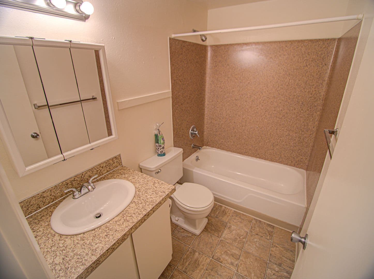 ALBANY Apartment: 625 34TH AVENUE, SE