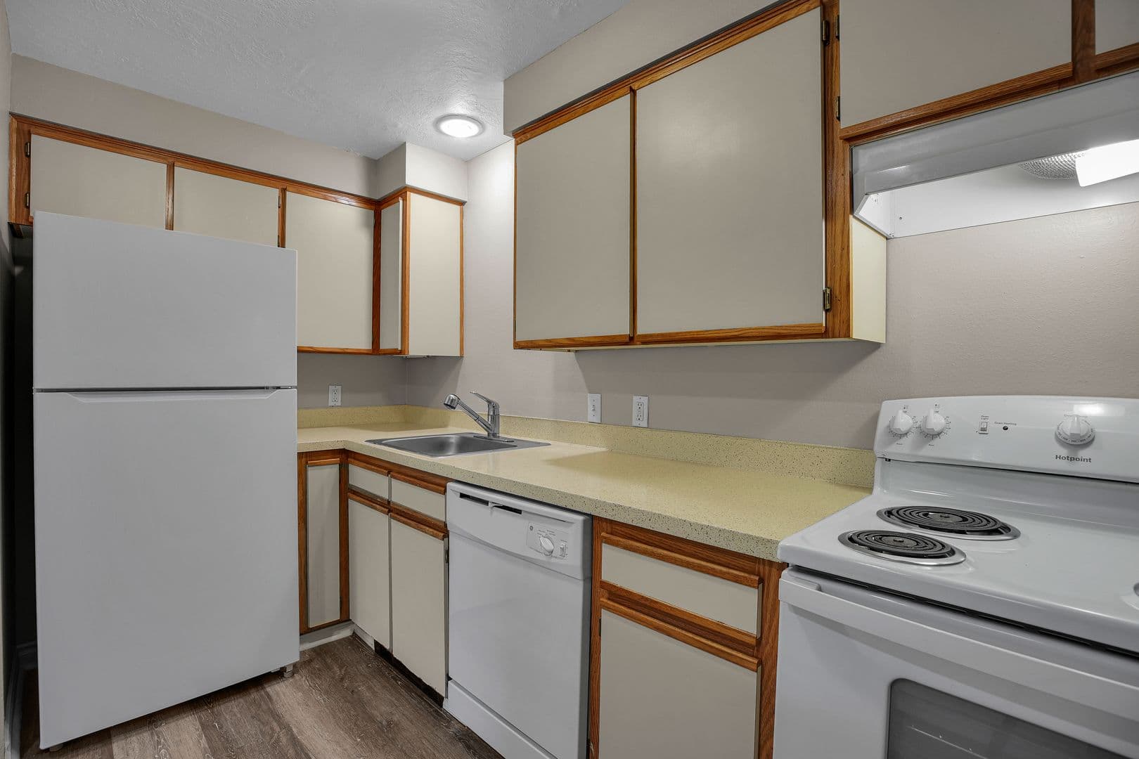 SALEM Apartment: 3872-3886 LIBERTY RD S