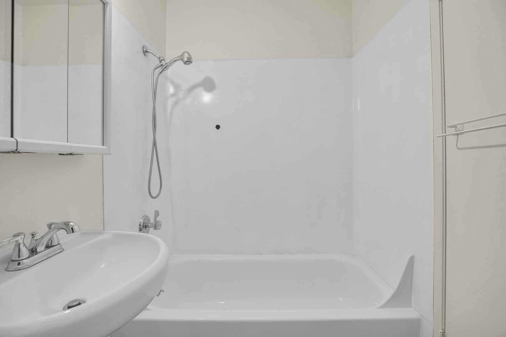 PORTLAND Apartment: 7740 SW 45TH