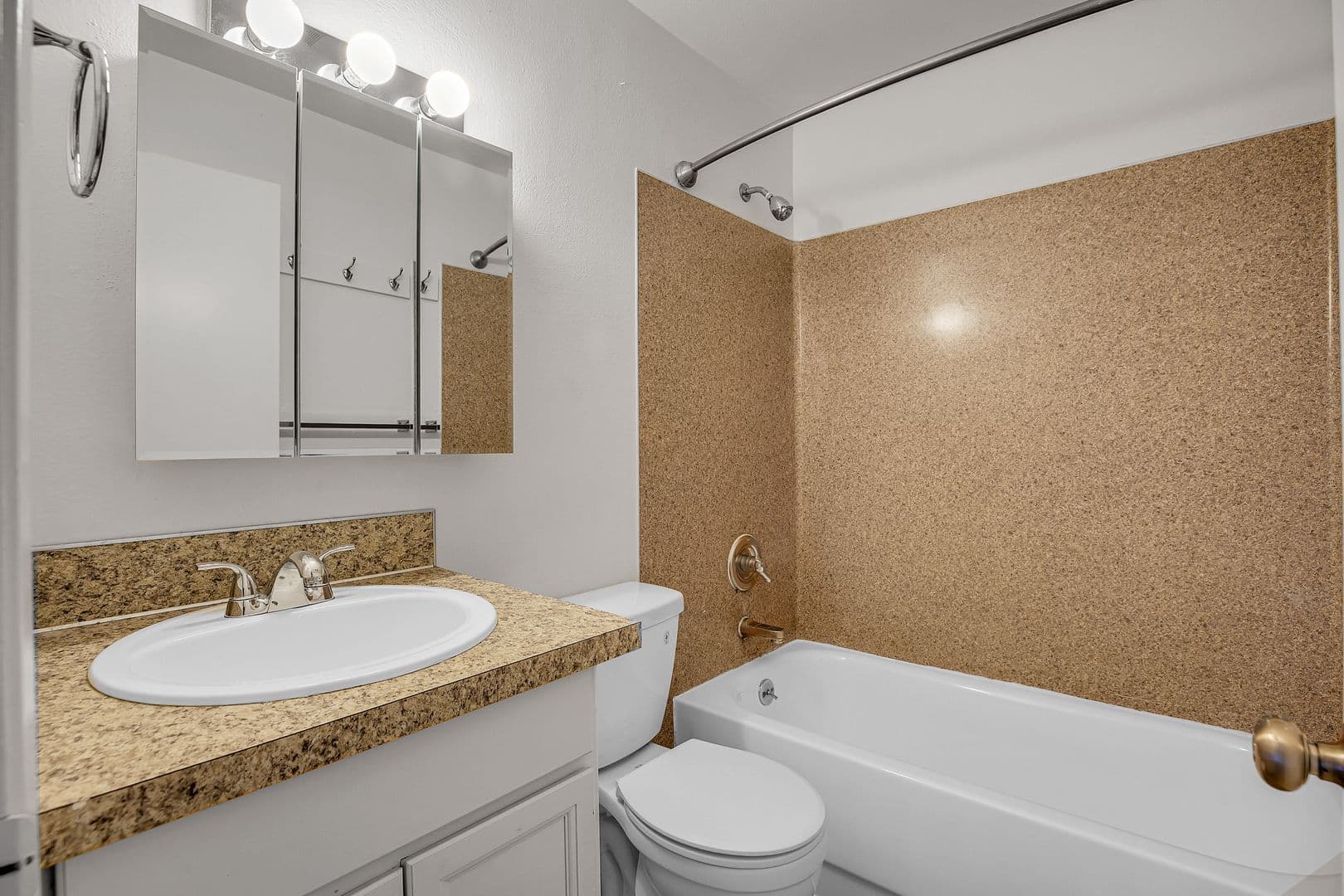 BEAVERTON Apartment: 5920 SW ERICKSON AVENUE