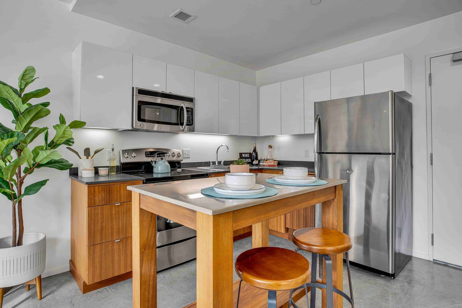 PORTLAND Apartment: 3155 S. MOODY AVE