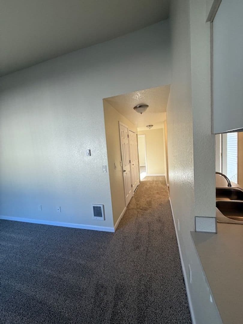 SALEM Apartment: 4665 CAMPBELL DR SE