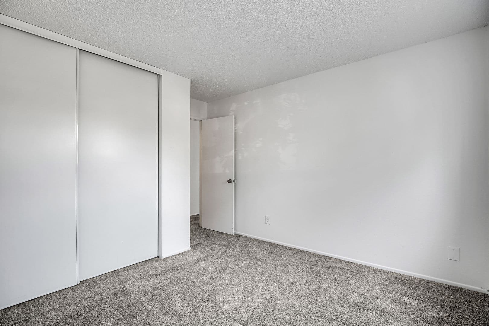 BEAVERTON Apartment: 5920 SW ERICKSON AVENUE