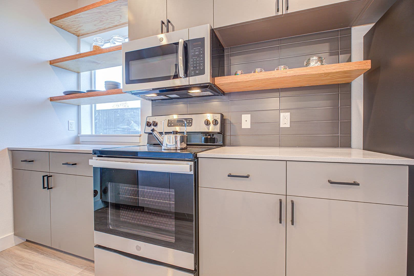 PORTLAND Apartment: 9757 SE HOLGATE BLVD