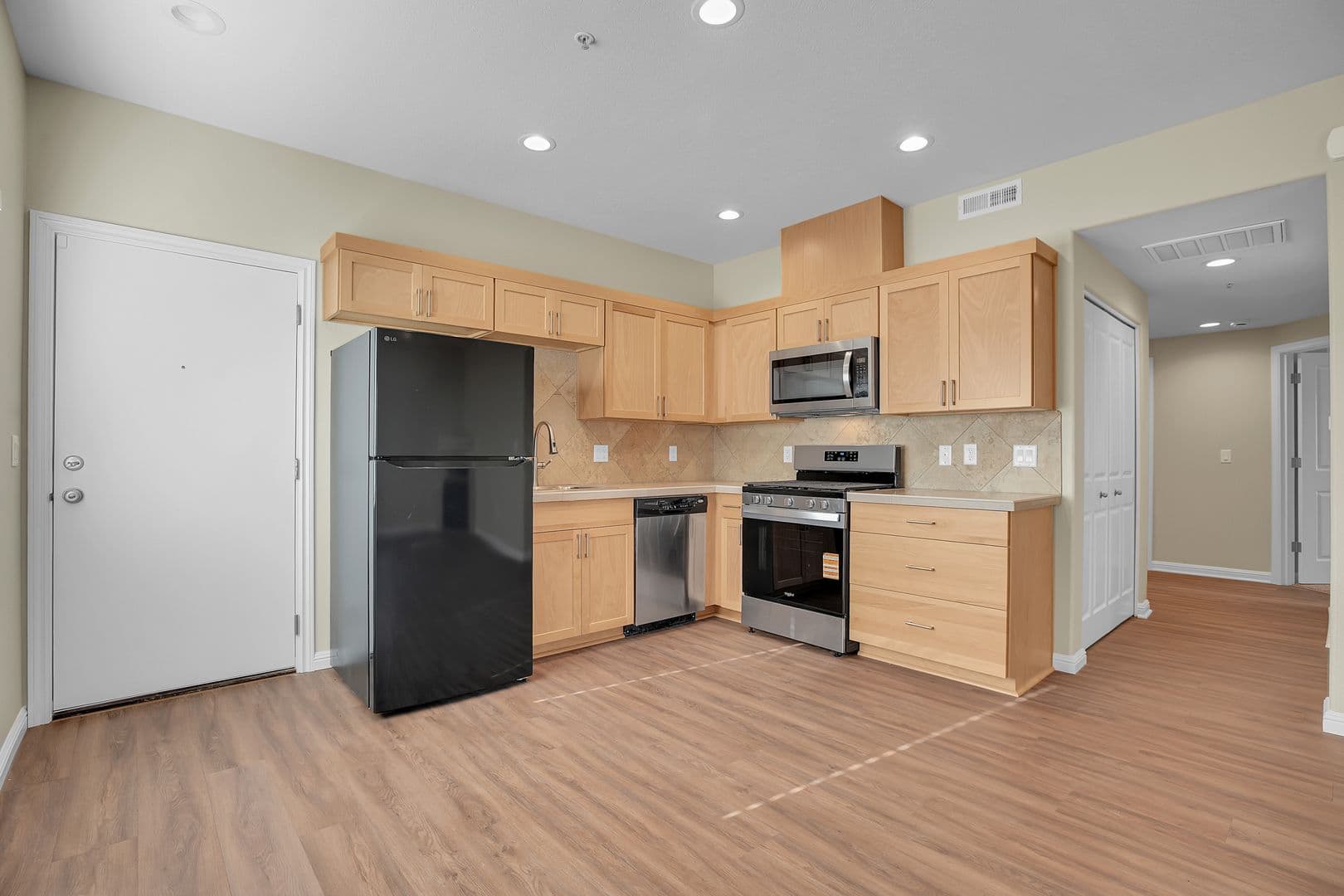 PORTLAND Apartment: 10038 SE DIVISION STREET