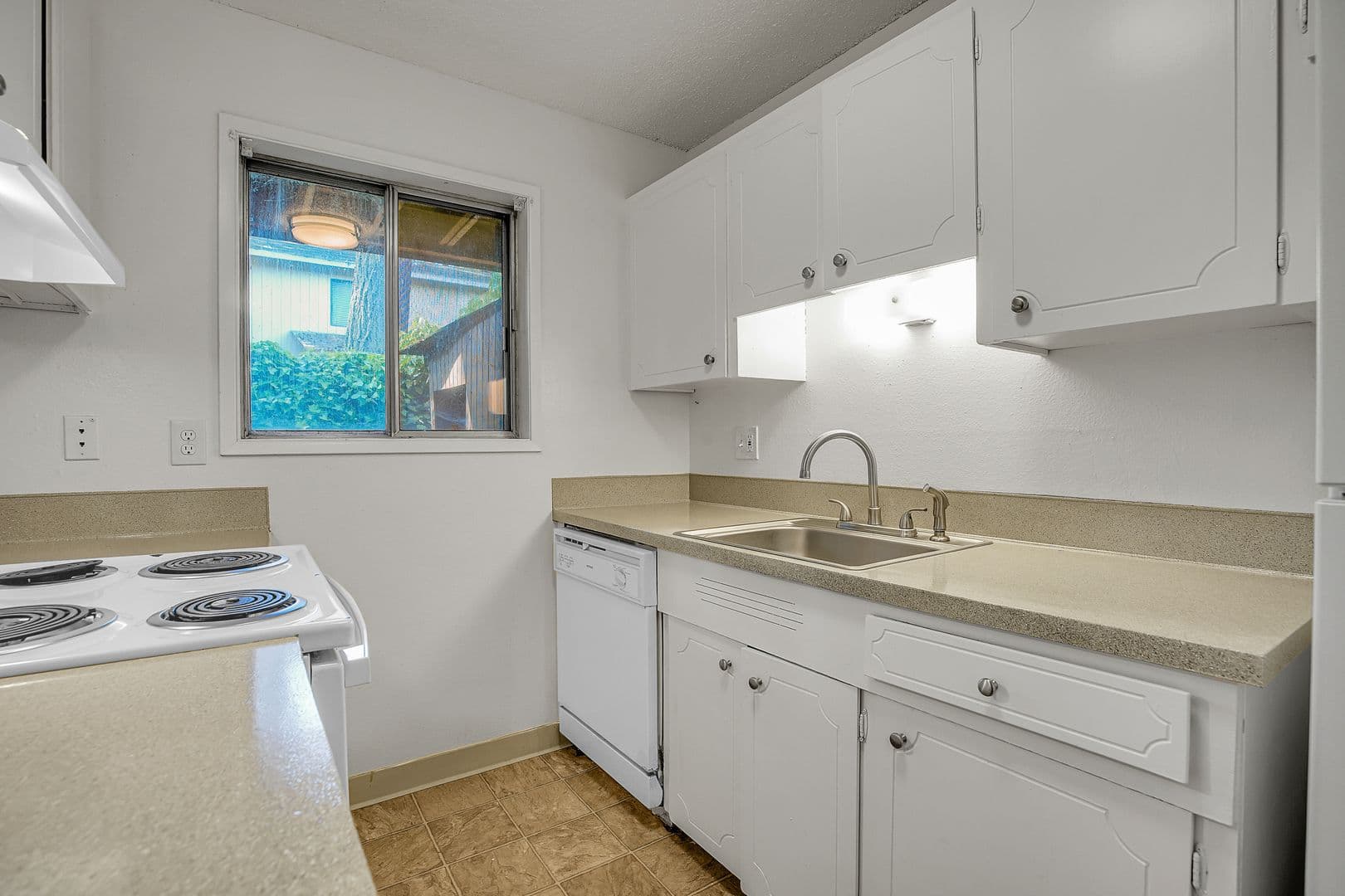 BEAVERTON Apartment: 5920 SW ERICKSON AVENUE