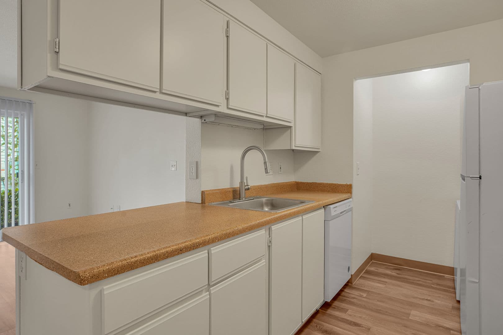 ALOHA Apartment: 2881 SW 182ND AVE.