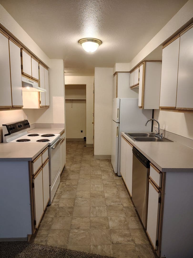 SALEM Apartment: 3211-3342 AUTUMN CHASE NE