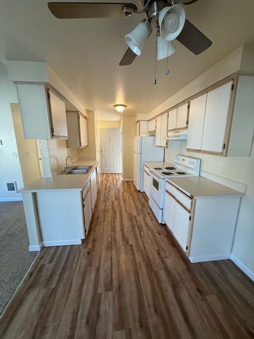 SALEM Apartment: 4665 CAMPBELL DR SE