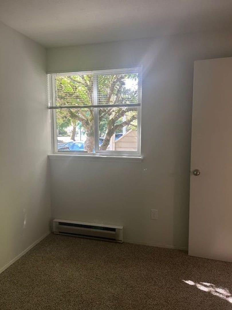 NEWBERG Apartment: 1210 S. COLLEGE ST.