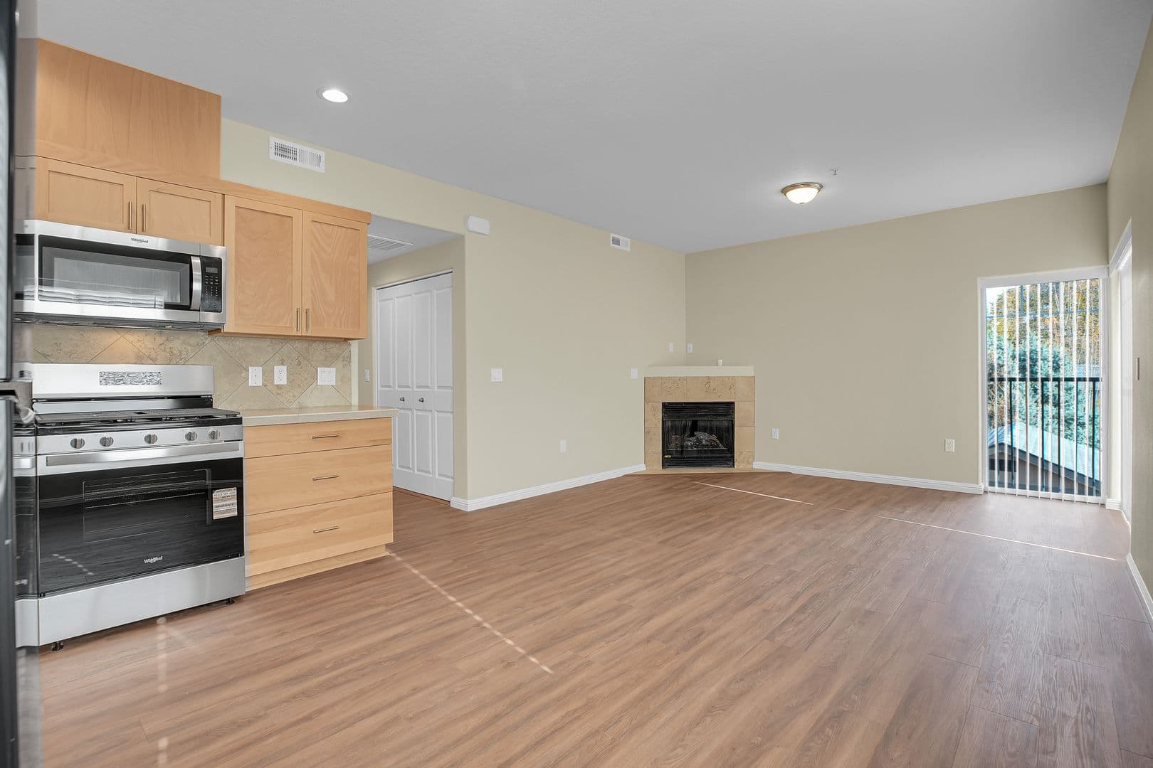 PORTLAND Apartment: 10038 SE DIVISION STREET