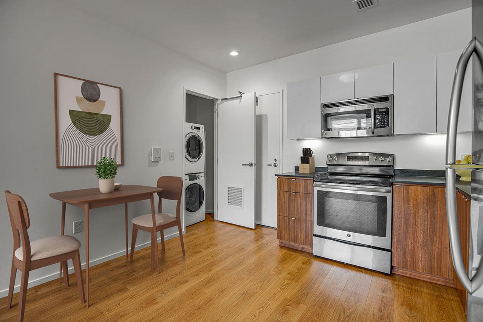 PORTLAND Apartment: 3155 S. MOODY AVE