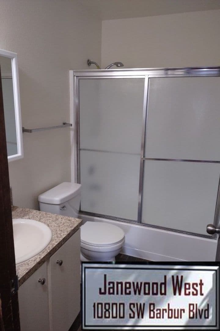 PORTLAND Apartment: 10800 SW BARBUR BLVD