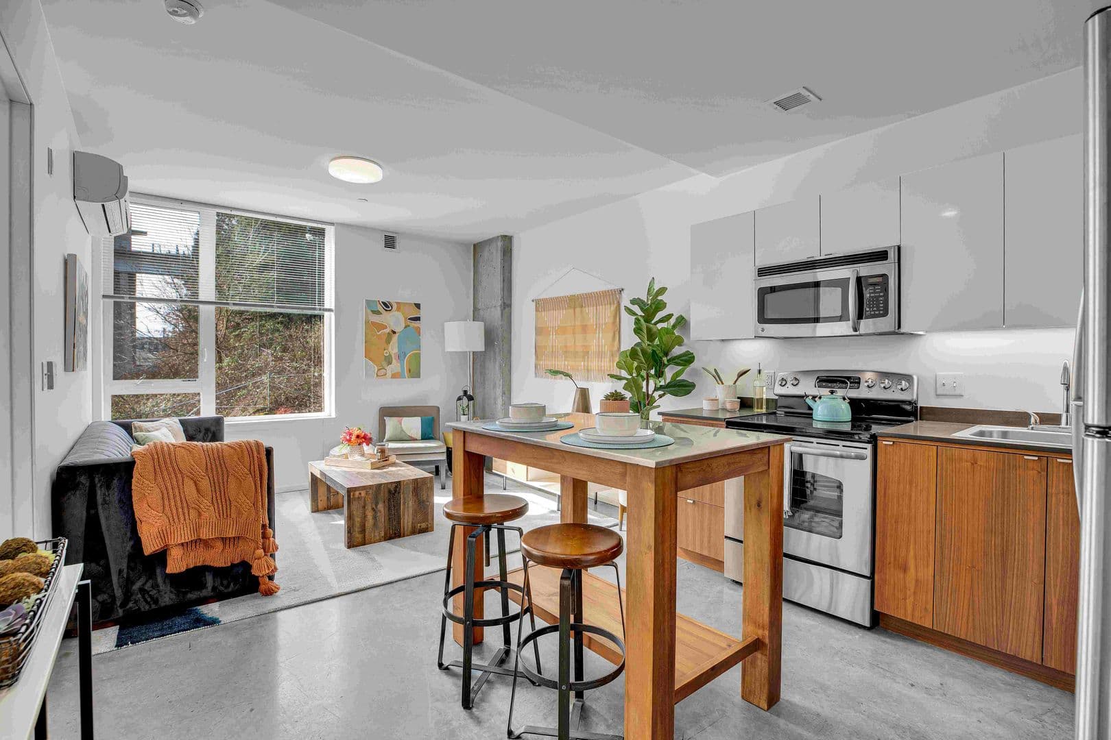 PORTLAND Apartment: 3155 S. MOODY AVE