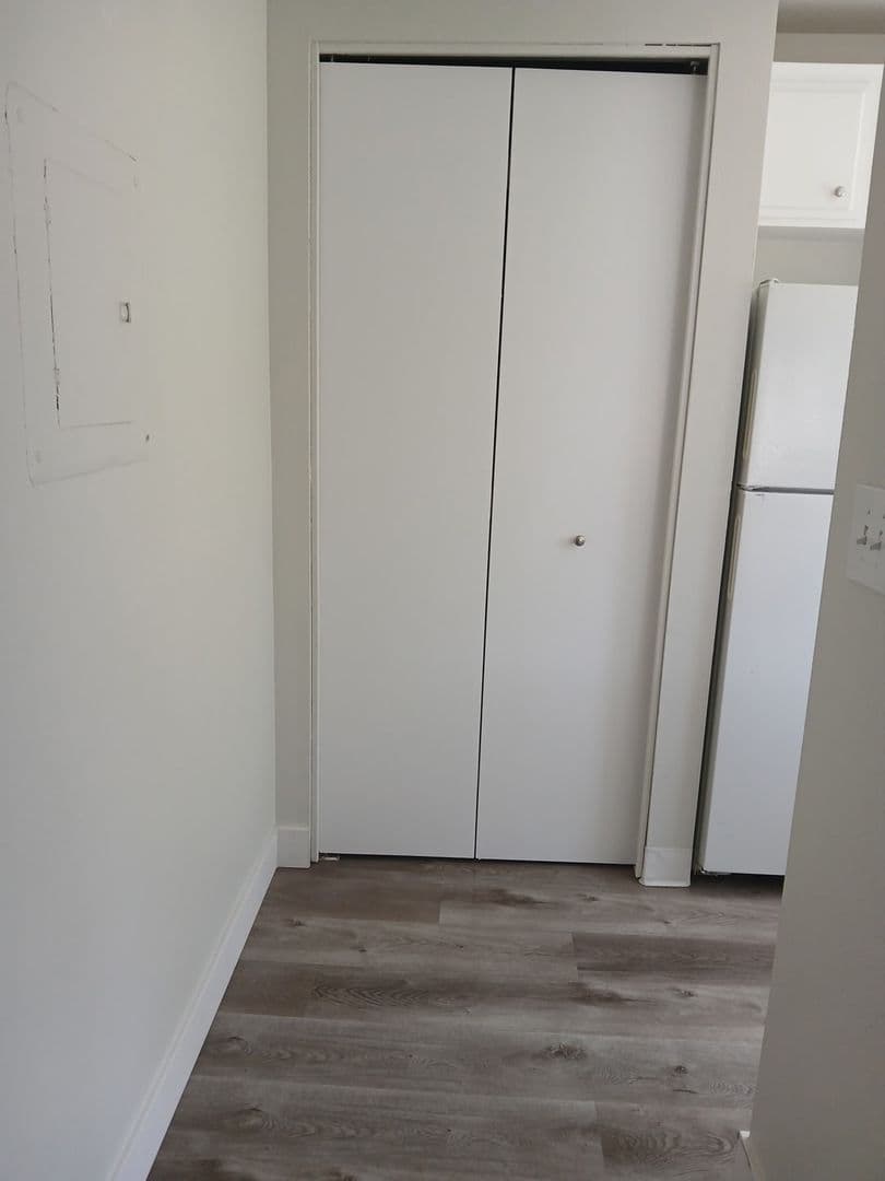 NEWBERG Apartment: 1210 S. COLLEGE ST.