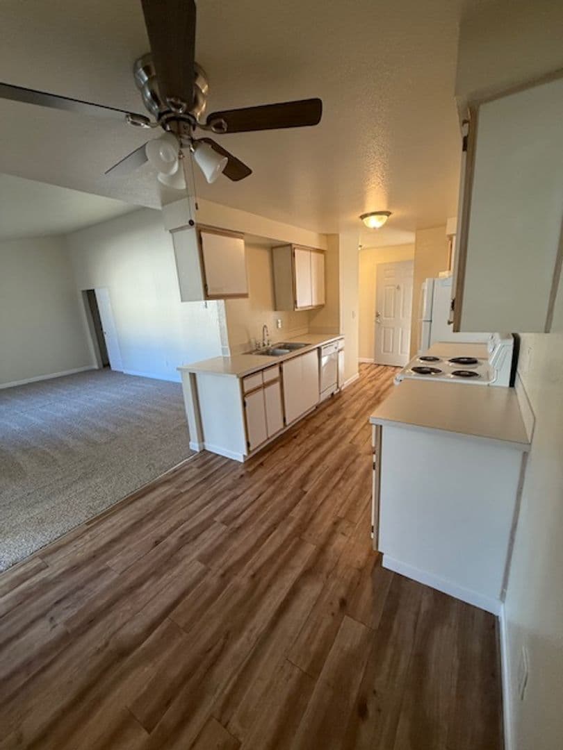 SALEM Apartment: 4665 CAMPBELL DR SE