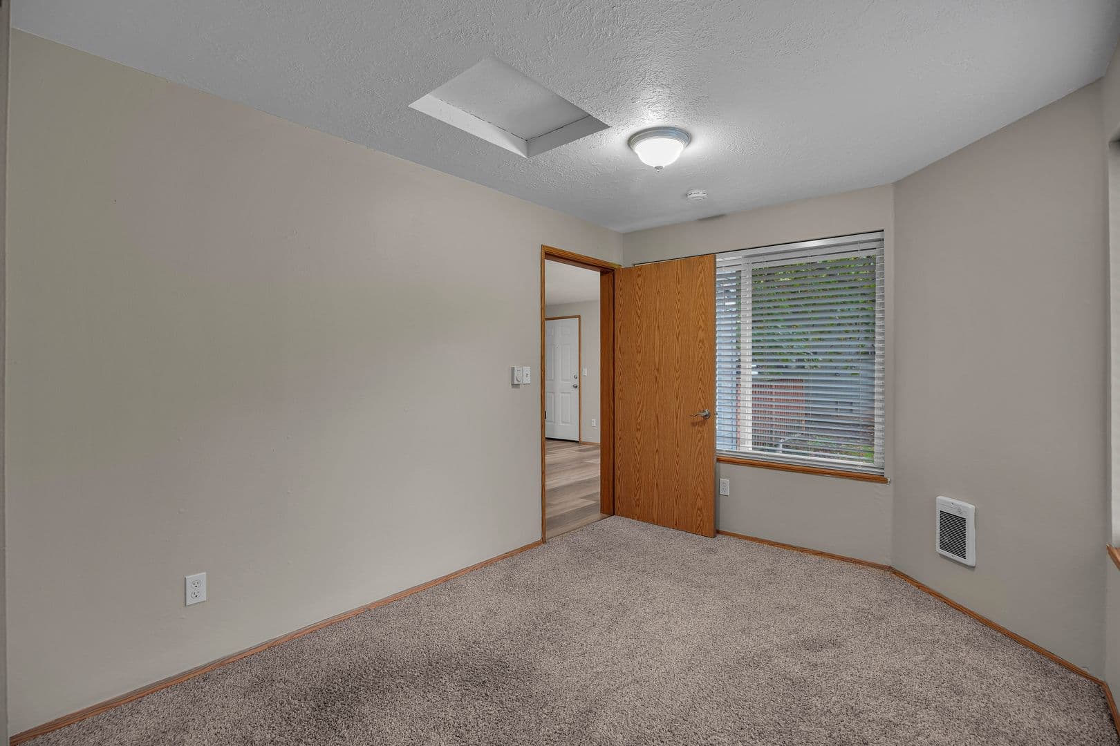 SALEM Apartment: 3872-3886 LIBERTY RD S
