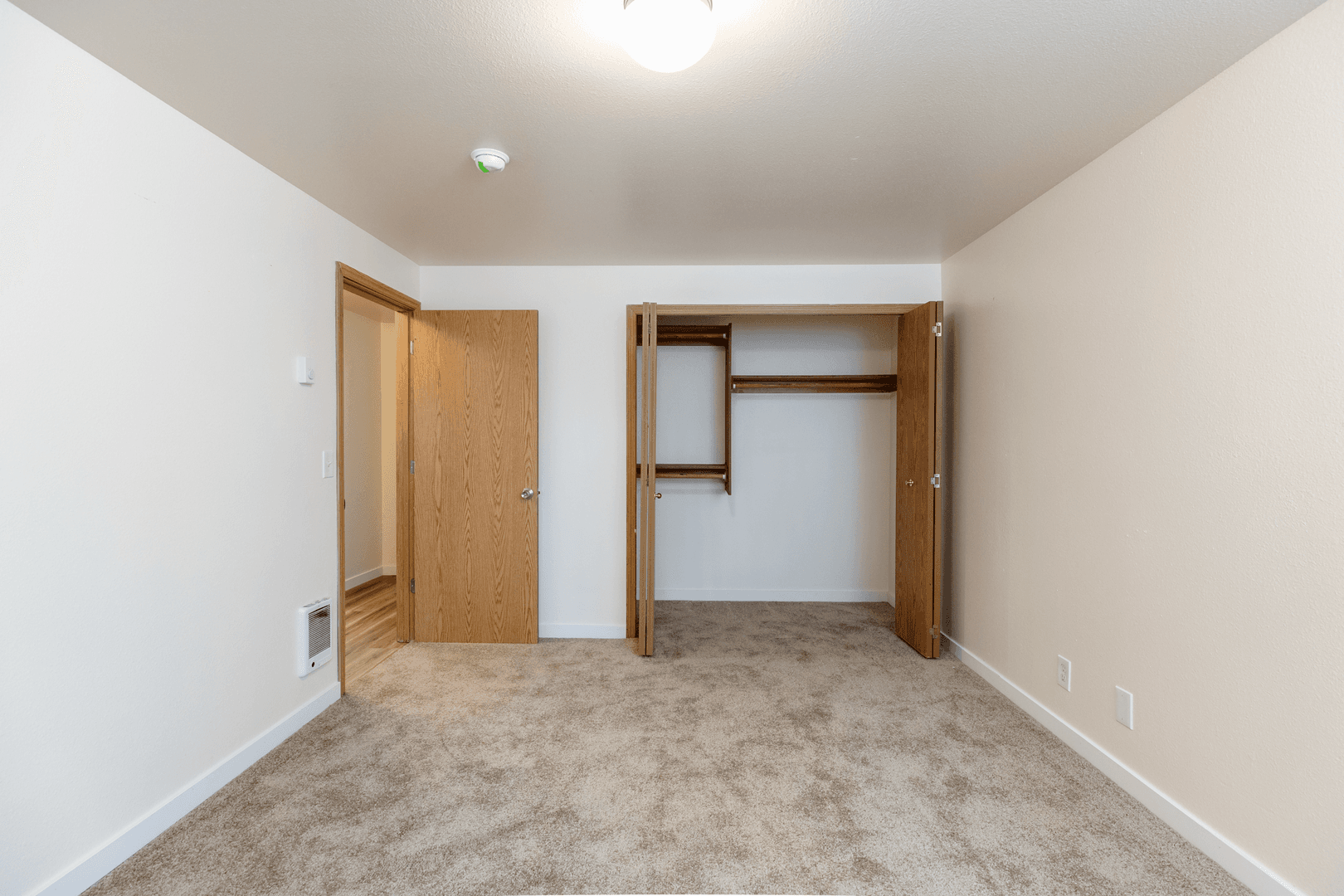 NEWBERG Apartment: 901 PECAN CT