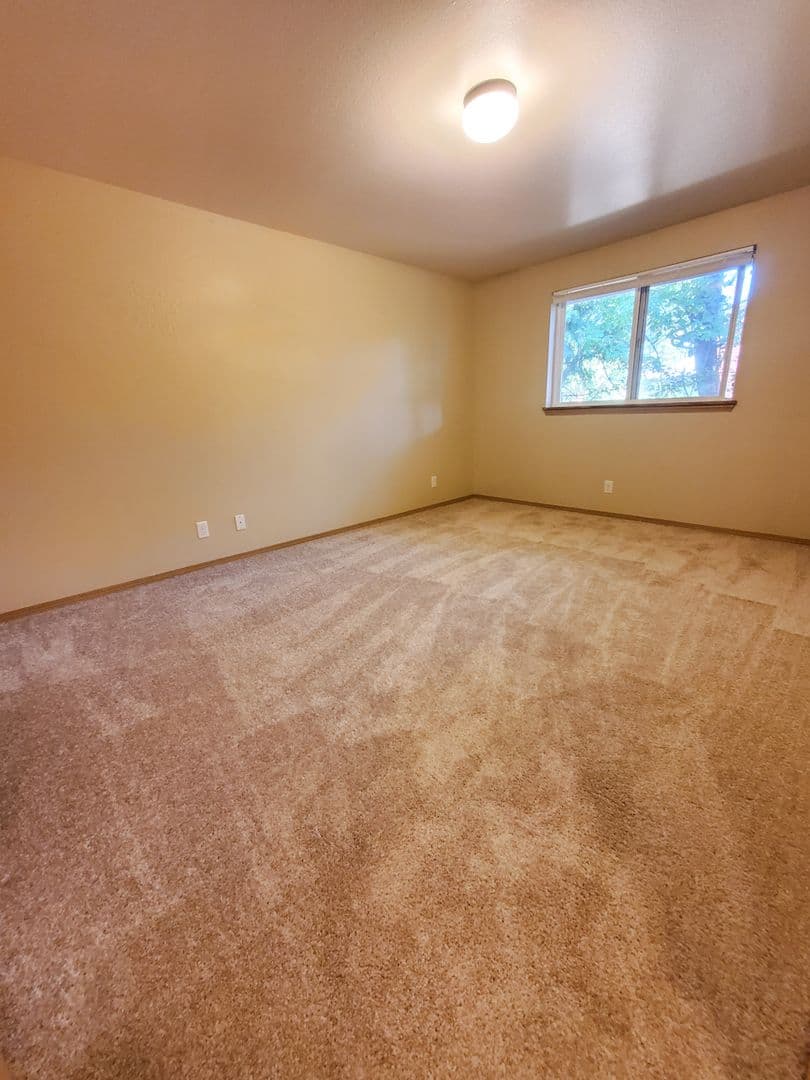 NEWBERG Apartment: 901 PECAN CT