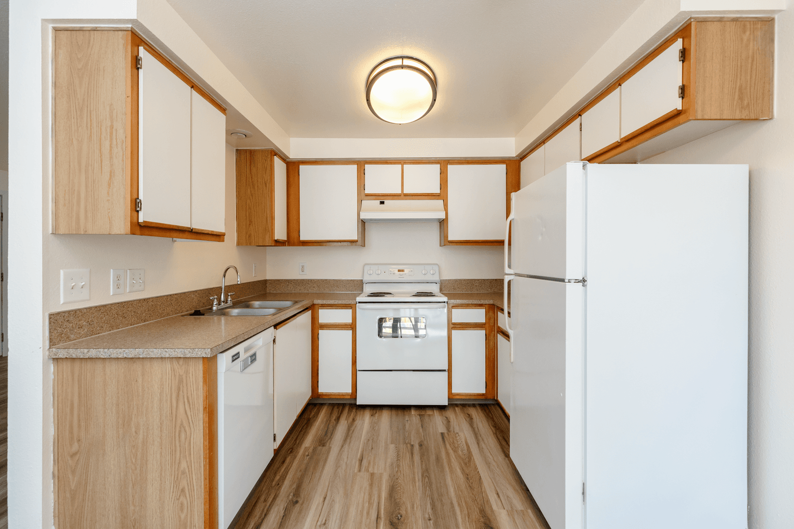 NEWBERG Apartment: 901 PECAN CT