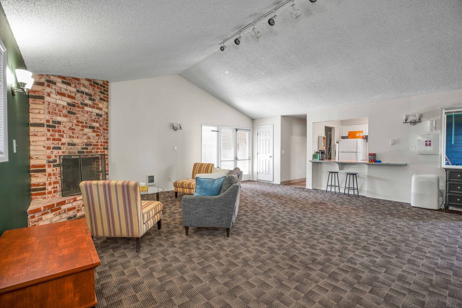 ALOHA Apartment: 18000 SW SHAW ST