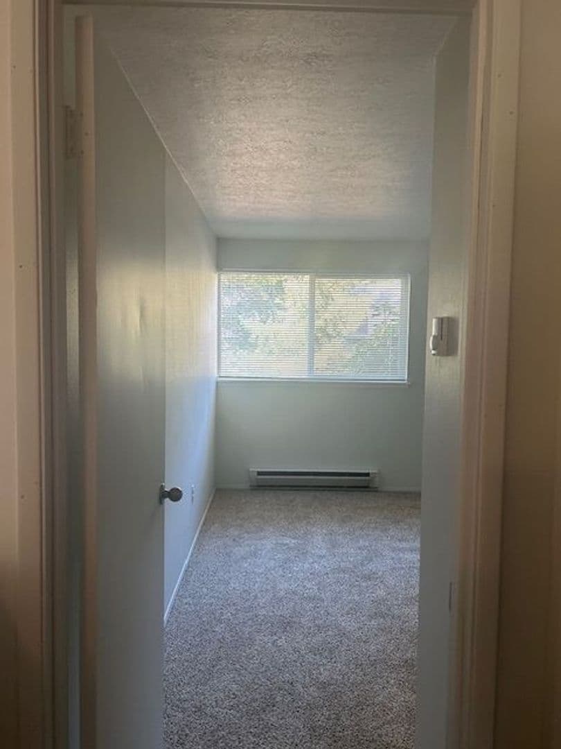 NEWBERG Apartment: 1210 S. COLLEGE ST.