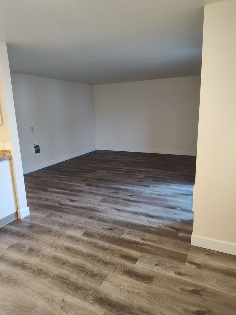 SALEM Apartment: 295 COLT LANE