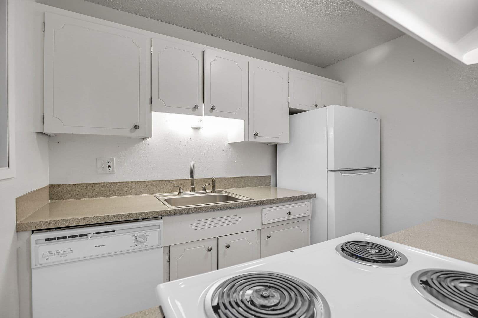 BEAVERTON Apartment: 5920 SW ERICKSON AVENUE