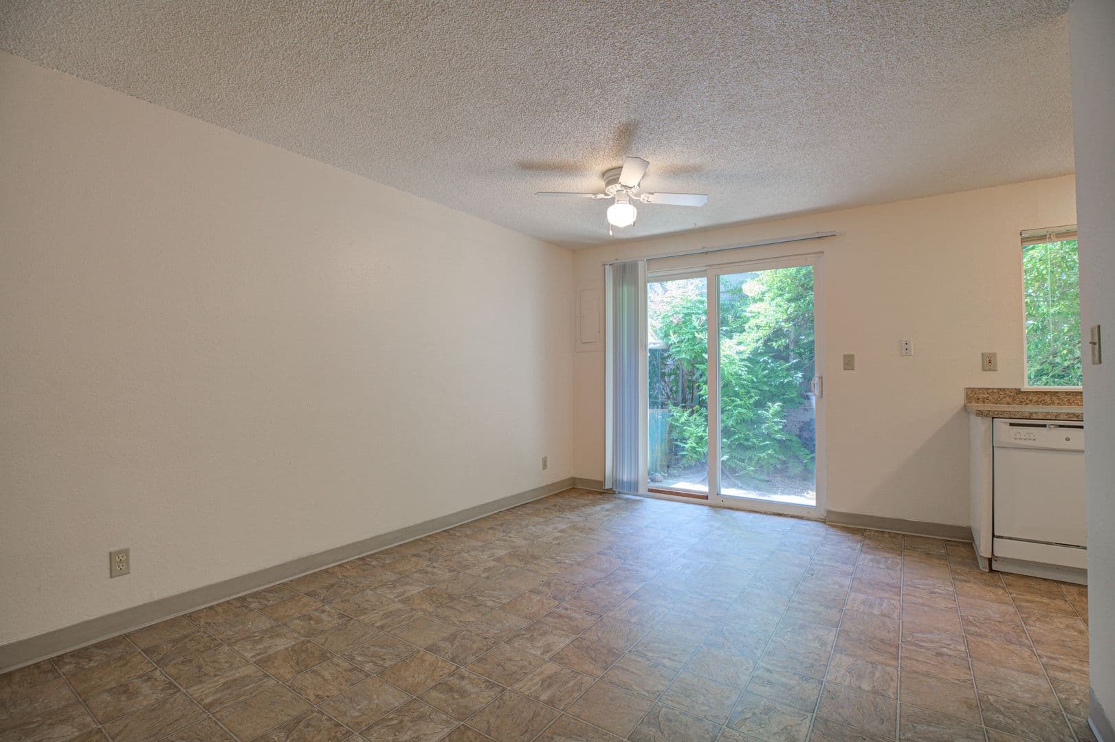 MCMINNVILLE Apartment: 455 NE 17TH ST