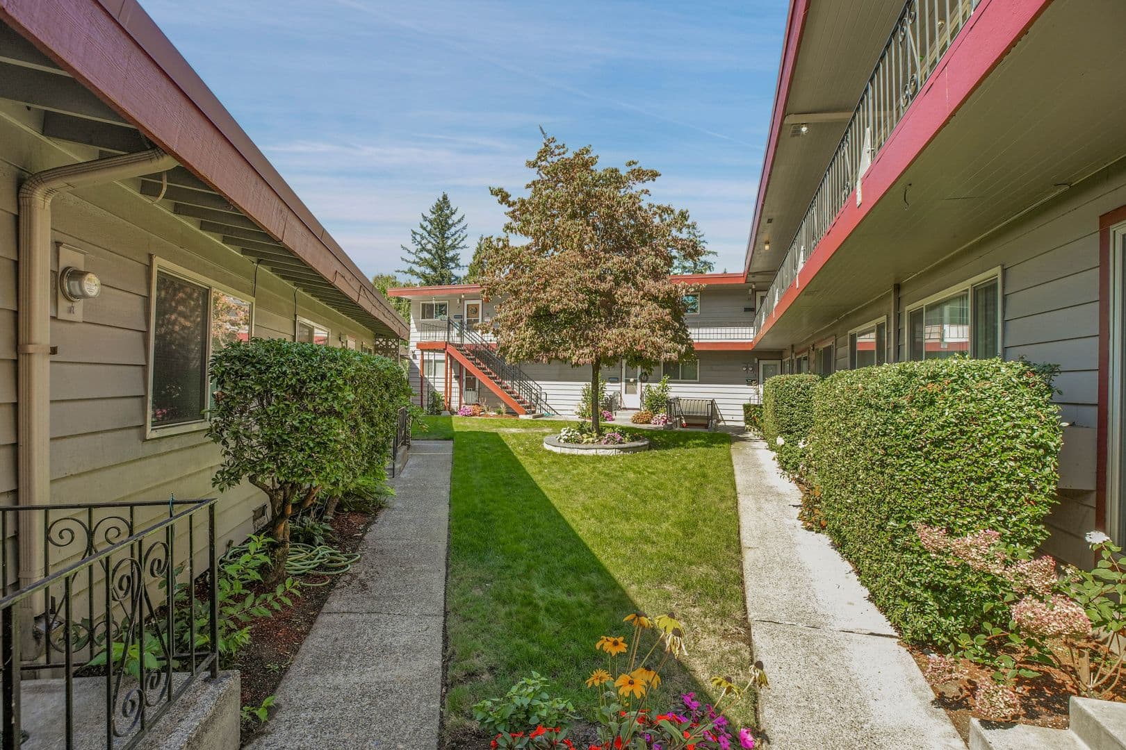 Portland Apartment: 2909 N Willamette Blvd #3