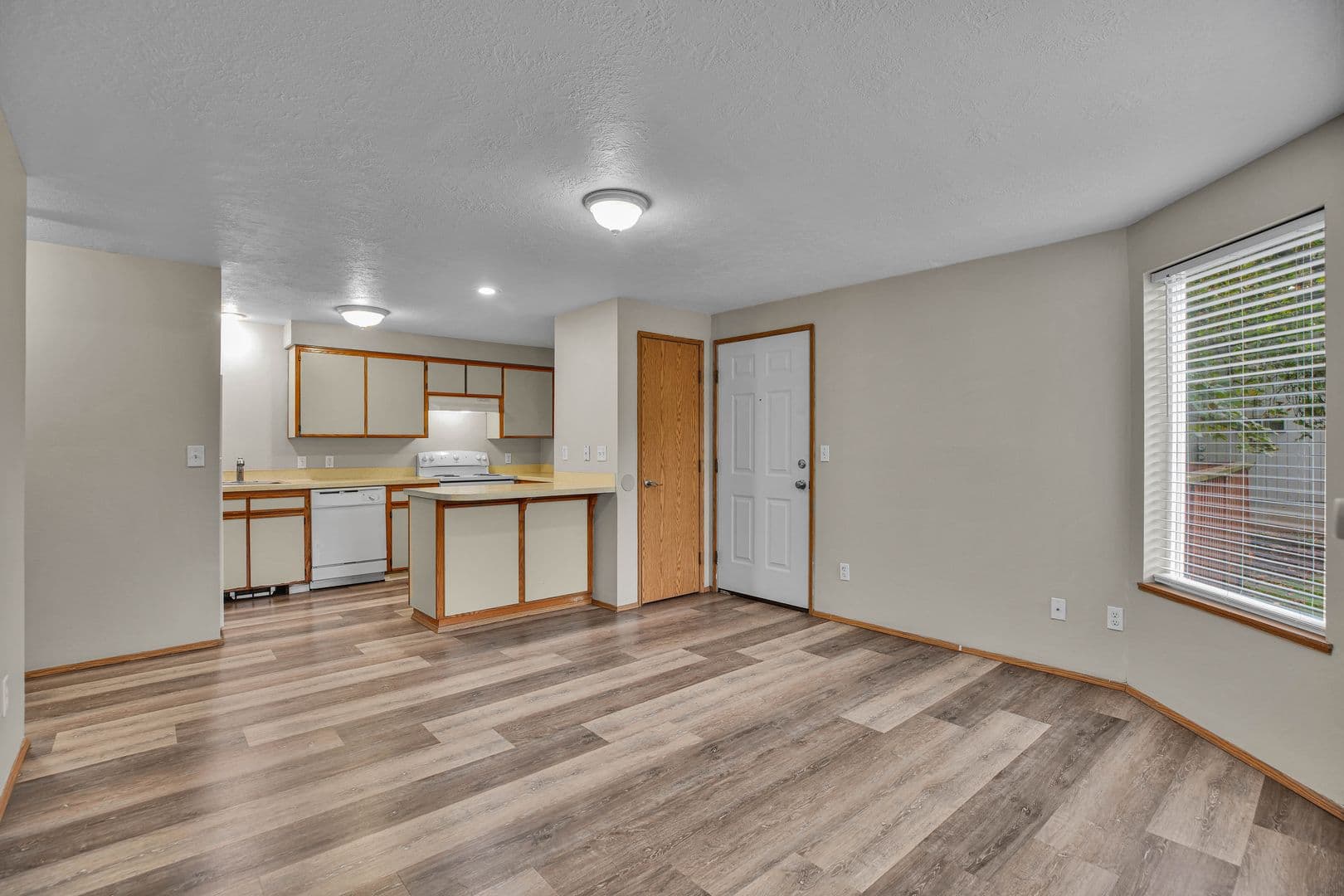 SALEM Apartment: 3872-3886 LIBERTY RD S