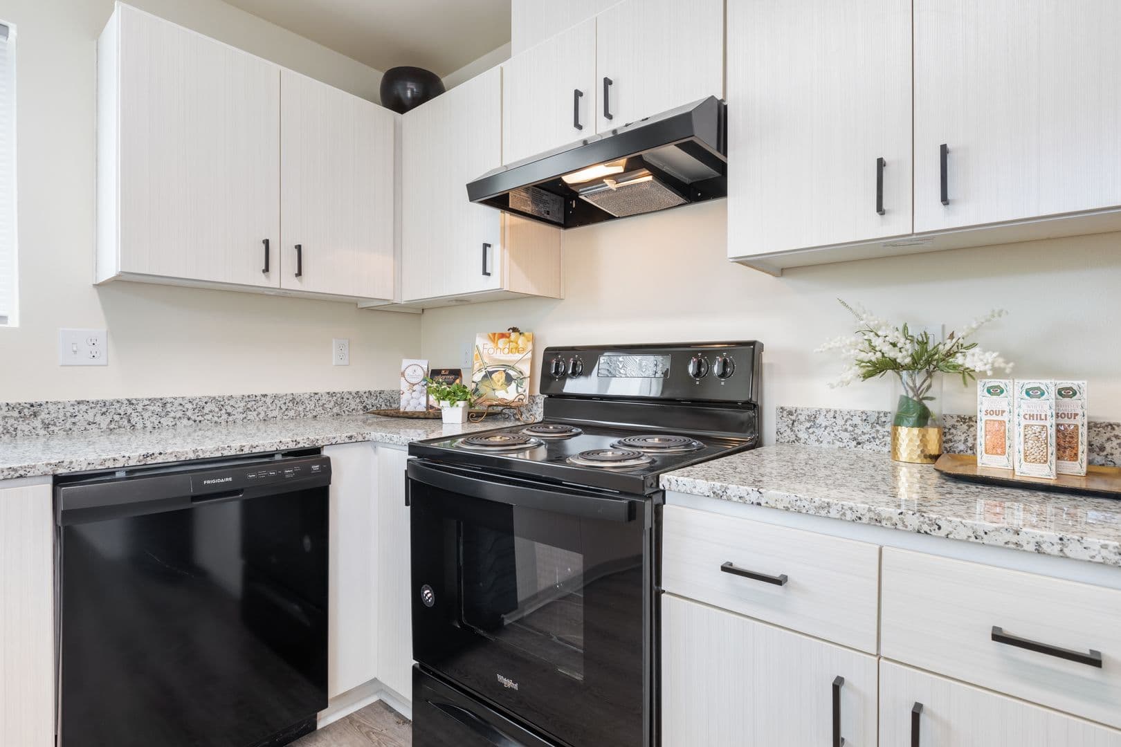 ROSEBURG Apartment: 331 NE POMONA STREET
