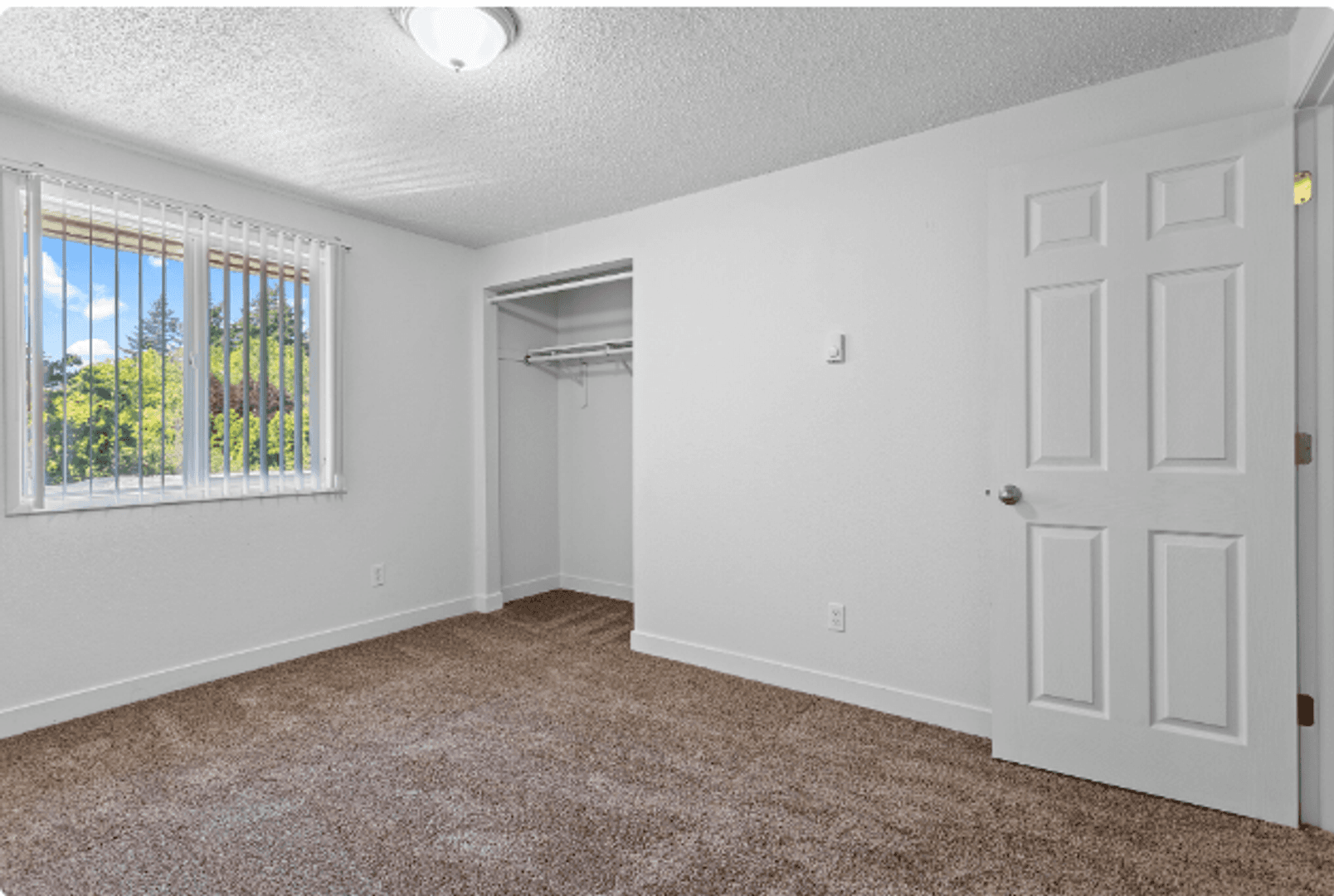 GRESHAM Apartment: 755 SE HOGAN RD