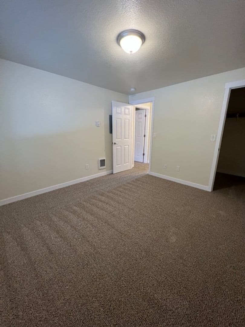 SALEM Apartment: 4665 CAMPBELL DR SE
