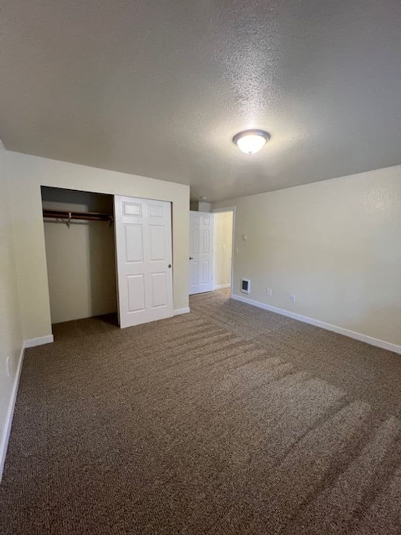 SALEM Apartment: 4665 CAMPBELL DR SE