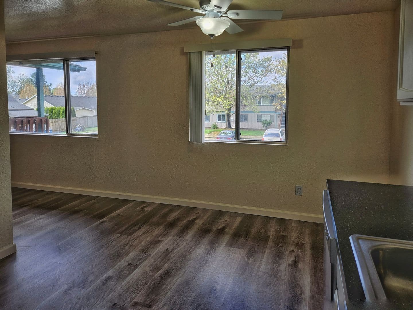 WOODBURN Apartment: 1560 NEWBERG HIGHWAY #1