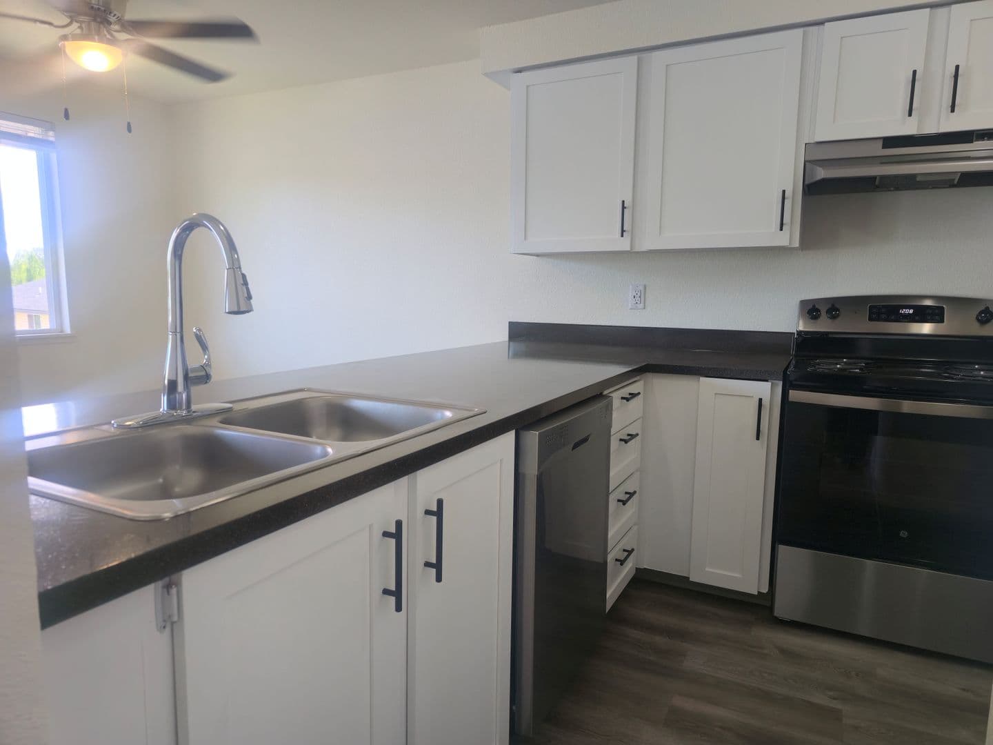 SALEM Apartment: 1304-1330 WALLACE RD. NW