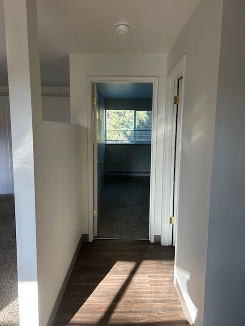 NEWBERG Apartment: 1210 S. COLLEGE ST.