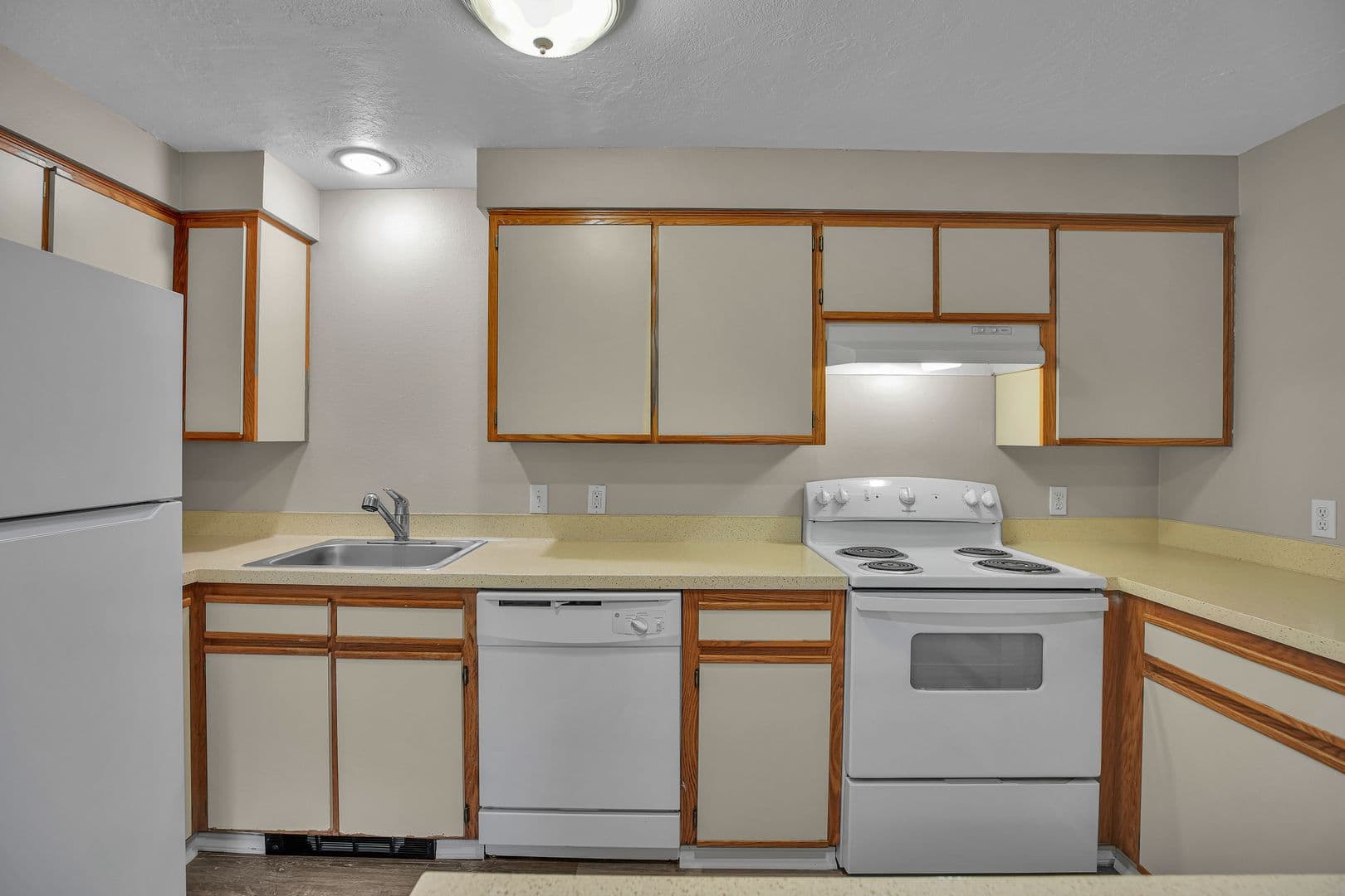 SALEM Apartment: 3872-3886 LIBERTY RD S